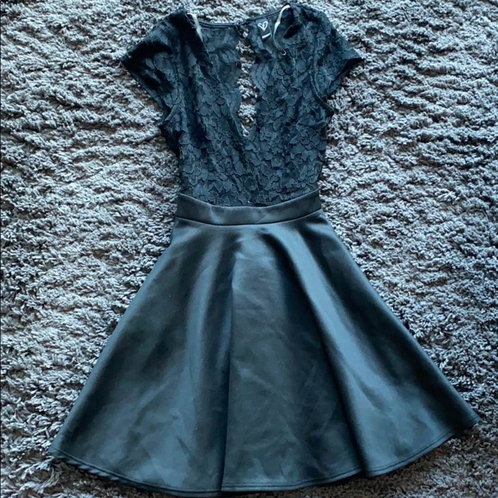 Black Mini Windsor Dress ! ✨